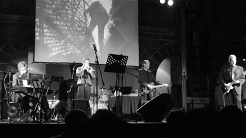 oi-tuxedomoon-giortazoun-ta-30-tous-xronia