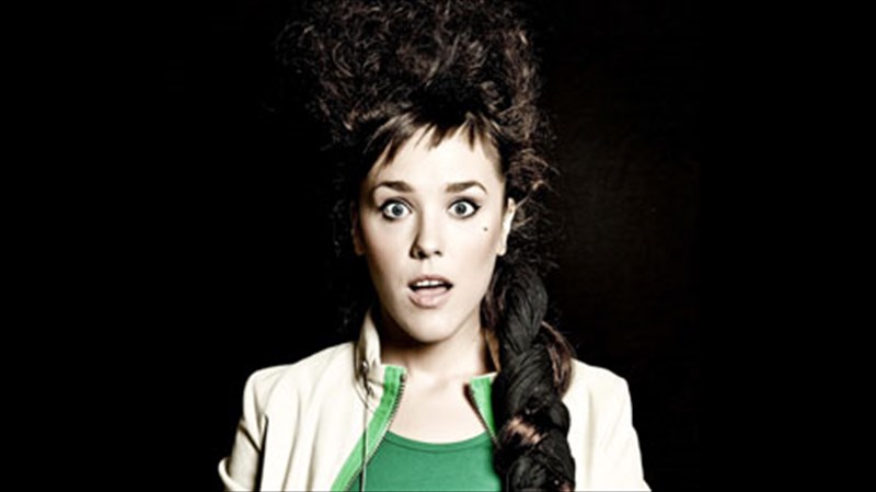 zaz-i-xarismatiki-gallida-tragoudopoios-stin-athina-xarismatiki-gallida-tragoudopoios-stin-athina