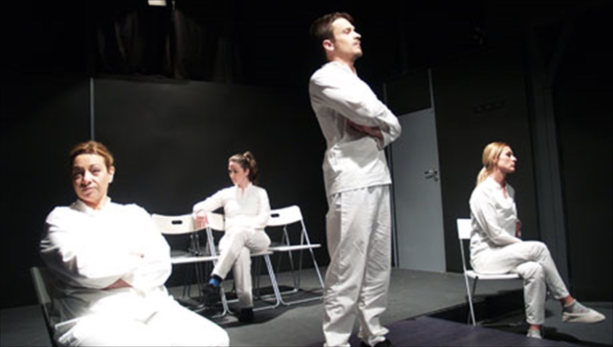 ti-kruboun-oi-anthropoi-pou-sunantoume-se-aithouses-anamonis