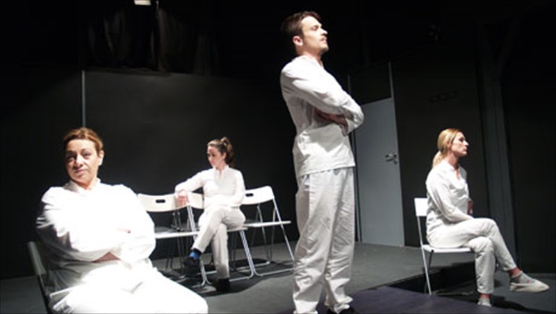 ti-kruboun-oi-anthropoi-pou-sunantoume-se-aithouses-anamonis