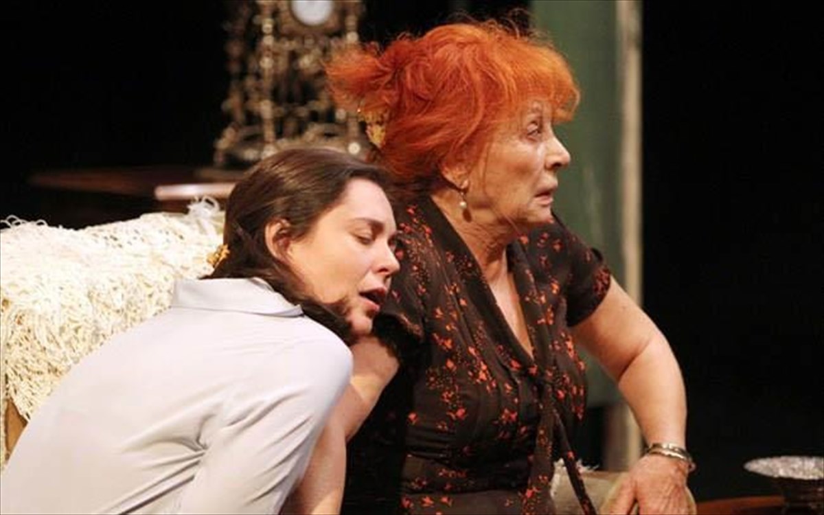 duo-gunaikes-xoreuoun