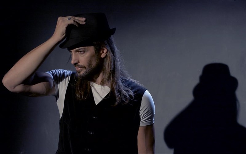 den-fobamai-den-elpizo-eimai-gia-8-akomi-parastaseis-sto-vault-akomi-parastaseis-sto-vault