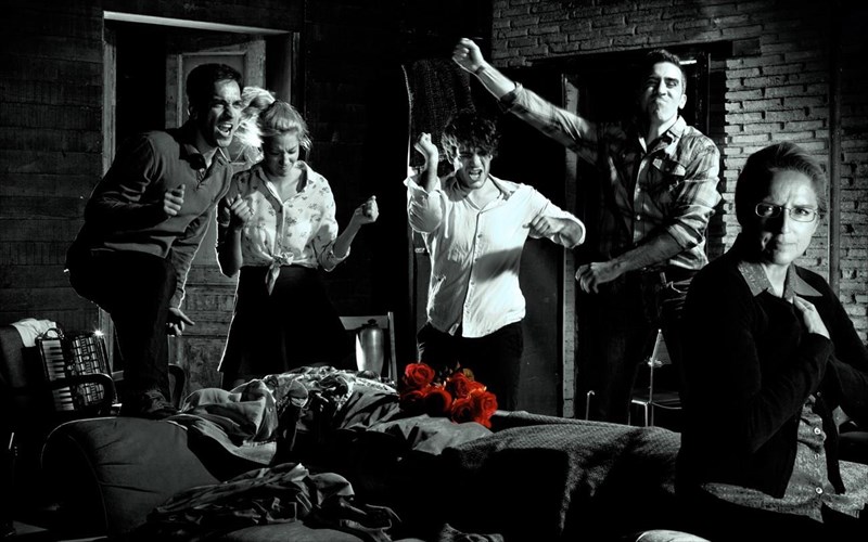 6-pro-parastaseis-gia-tin-agapiti-elena-sto-epi-kolono-pro-parastaseis-gia-tin-agapiti-elena-sto-epi-kolono