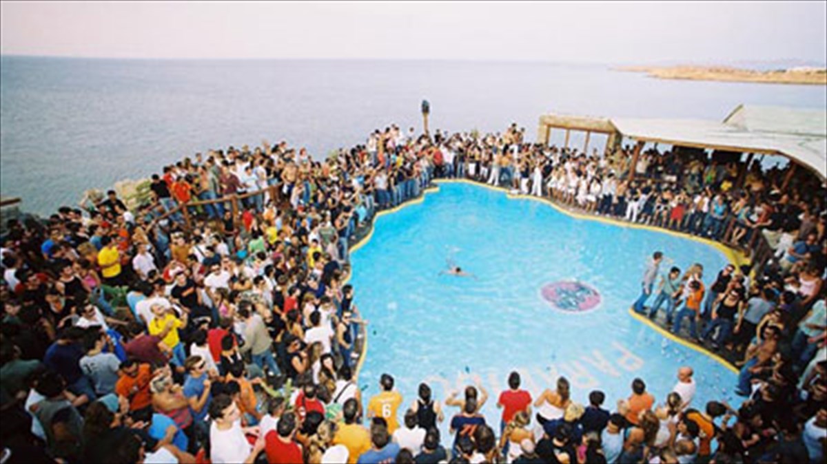 sti-10i-thesi-pagkosmios-to-cavo-paradiso-tis-mukonou