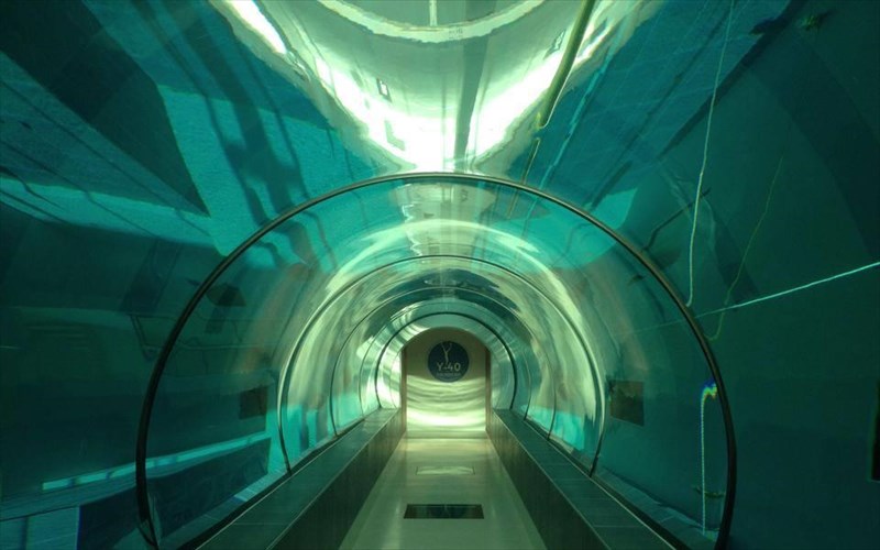 boutia-stin-pio-bathia-pisina-tou-kosmou