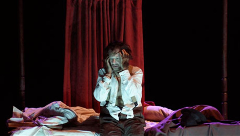 o-nteni-pontalintes-se-ena-diplo-rolo