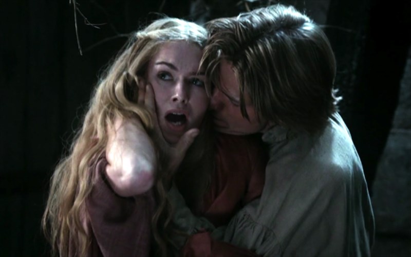 i-gumni-skini-tou-game-of-thrones-pou-oloi-perimenete