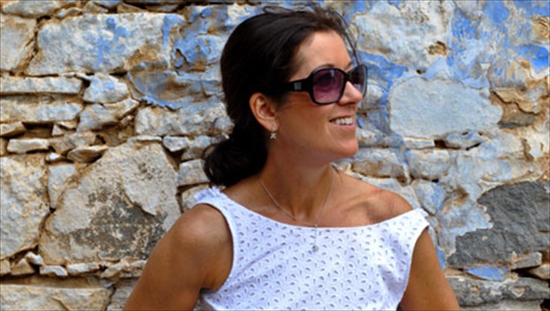 i-suggrafeas-tou-muthistorimatos-to-nisi-sto-zappeio