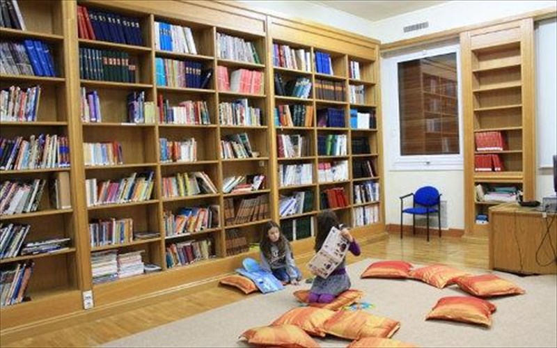 mpikame-stis-daneistikes-bibliothikes-tis-athinas