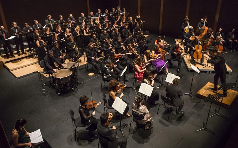 tesseris-orxistrikes-souites-tou-bach-apo-tin-kamerata