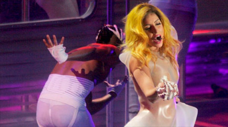 lady-gaga-kai-episima-i-megaluteri-star-megaluteri-star