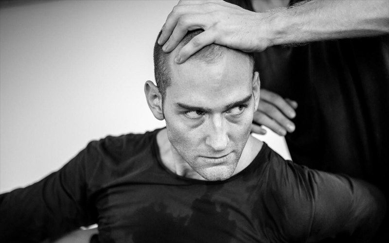 John-kritiki-theatrou