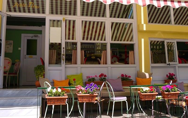 4-stekia-stin-athina-gia-kafe-me-aroma-epoxis-stekia-stin-athina-gia-kafe-me-aroma-epoxis