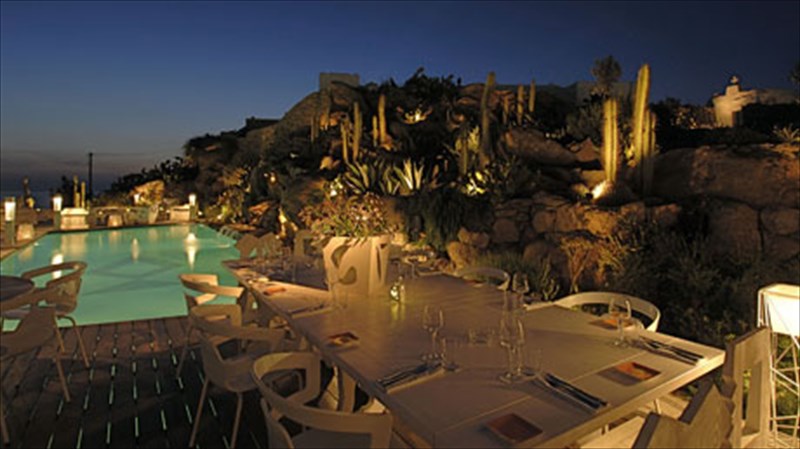 nees-gastronomikes-afikseis-sti-mukono