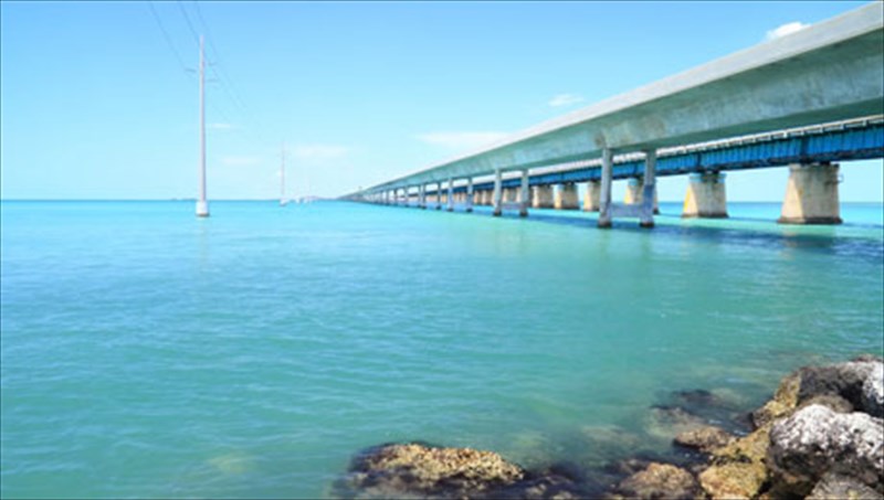 taksideuontas-stous-pio-theamatikous-dromous-ton-ipa