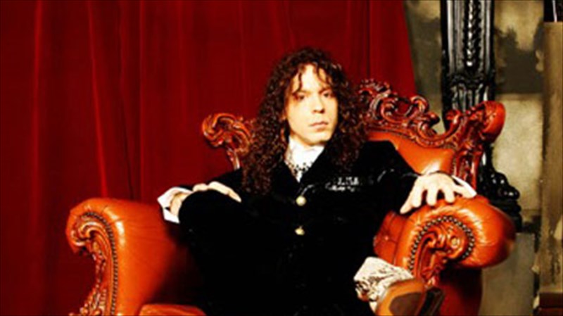 ena-proin-melos-ton-megadeath-bazei-fotia-stin-athina