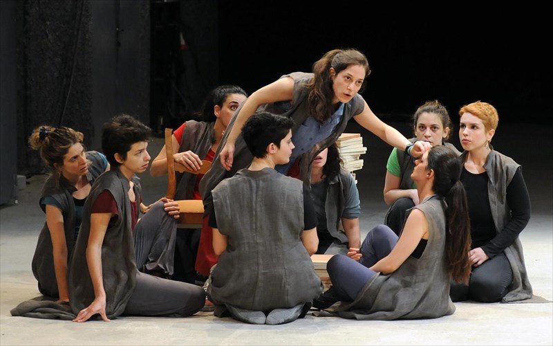 oi-iketides-tou-aisxulou-apo-to-festibal-athinon-sto-bios