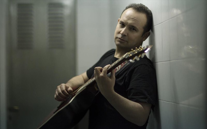 o-kostas-makedonas-antikrista-me-tin-eleni-peta-sto-theatro-bergina