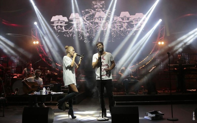 premiera-gia-giorgo-sampani-kai-tamta-sto-acro