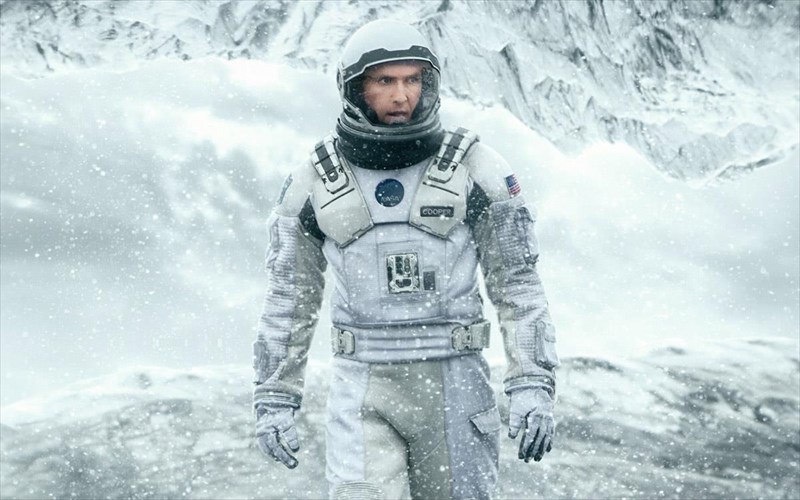 interstellar-posa-oscar-xoroun-se-mia-tainia