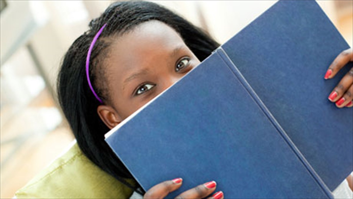 kukloforise-to-tzaz-muthistorima-tou-ralf-elison