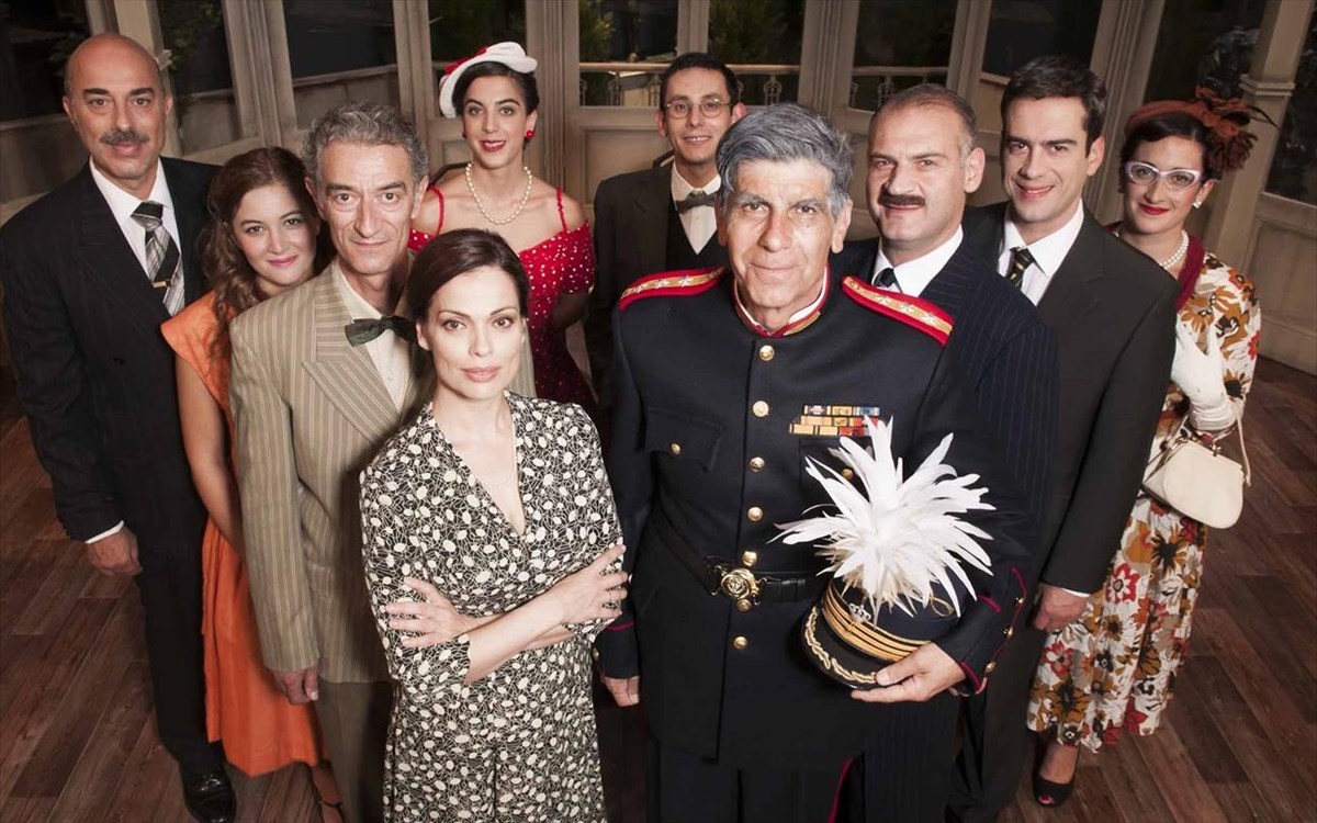 enas-iroas-me-pantofles