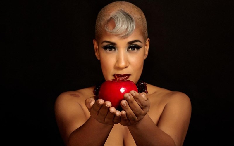 i-ekriktiki-tzaz-performer-rene-marie-sto-half-note