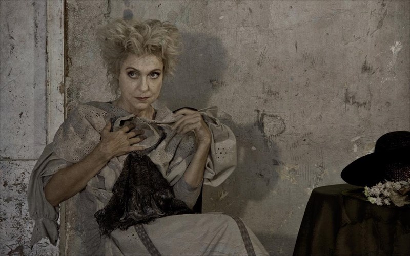 o-glaros-tou-anton-tsexof-sto-thiseion-ena-theatro-gia-tis-texnes