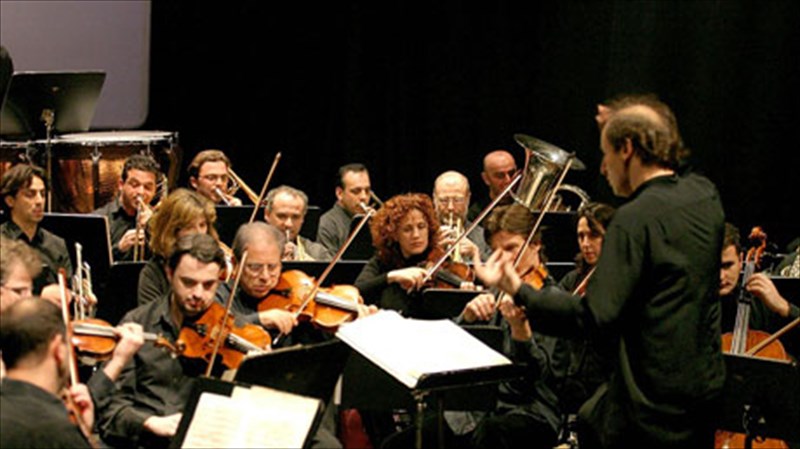 paraitithike-o-miltos-logiadis-apo-tin-orxistra-ton-xromaton-miltos-logiadis-apo-tin-orxistra-ton-xromaton