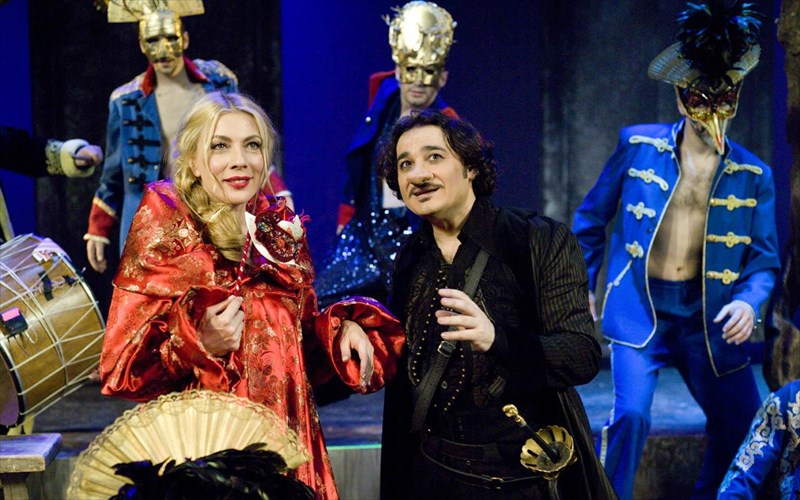 paratasi-parastaseon-gia-to-sirano-nte-mperzerak-sto-pantheon