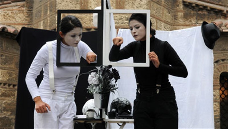 to-theatro-allazei-tin-eikona-tou-athinaikou-kentrou