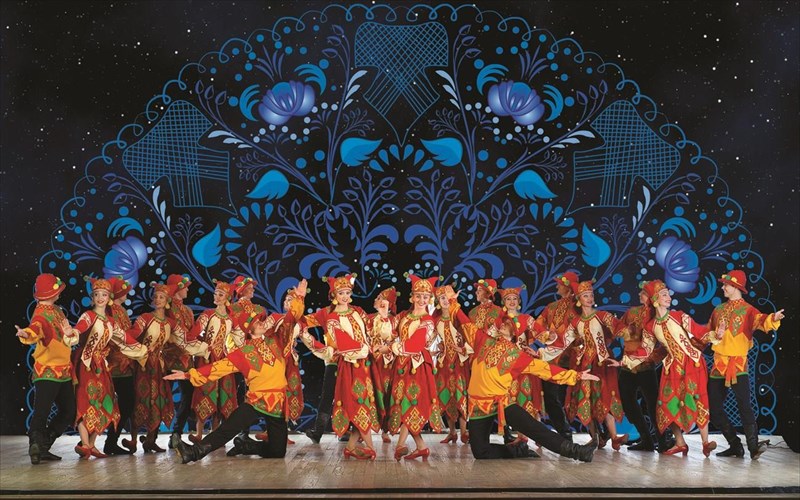 i-plousia-rosiki-mousiki-kai-xoreutiki-paradosi-zontaneuei-sto-megaro-mousikis