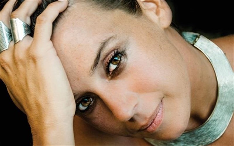 alternative-rock-me-mia-kithara-ki-ena-piano-sto-fuzz