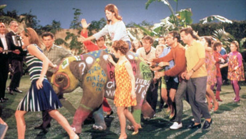 to-partu-tou-piter-selers-epistrefei