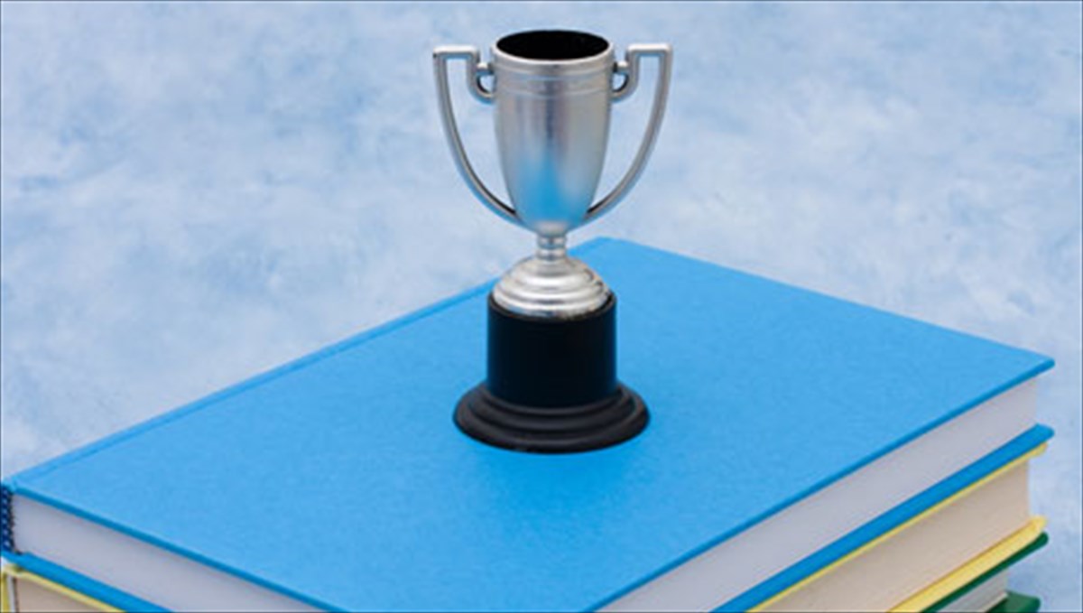 athens-prize-for-literature-oi-telikes-upopsifiotites