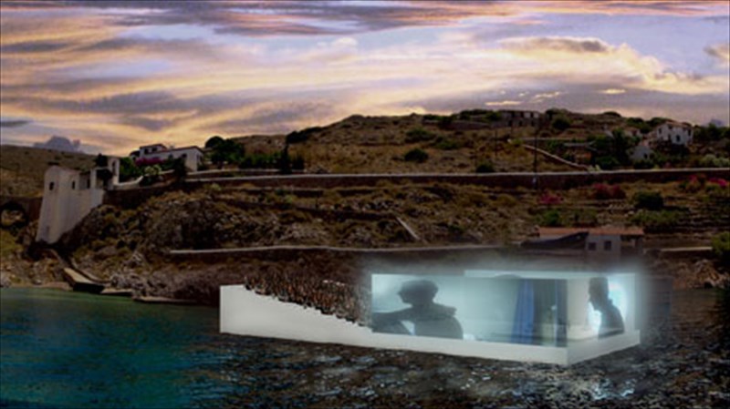 enas-mauros-kathreftis-ston-peiraia-kai-tin-udra