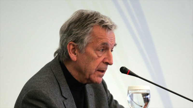 o-kostas-gabras-paradidei-mathimata-skinothesias