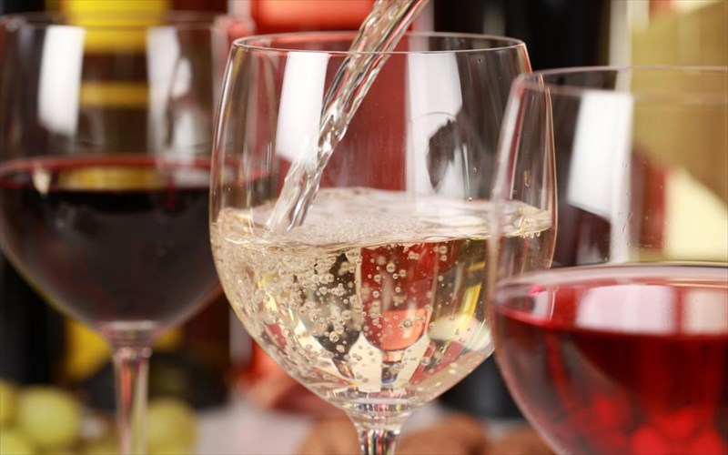 anakalupste-ti-mageia-tou-krasiou-ston-xarti-ton-geuseon