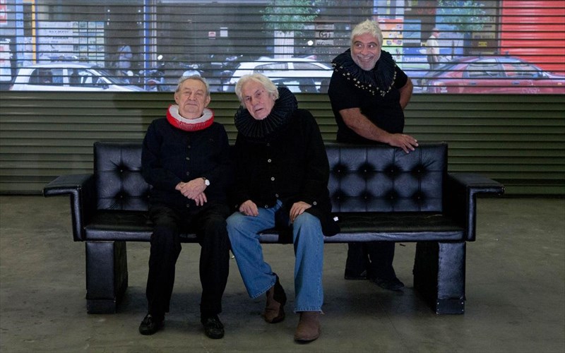 enas-anthropos-gia-oles-tis-epoxes-tou-rompert-mpolt-sto-ethniko-theatro