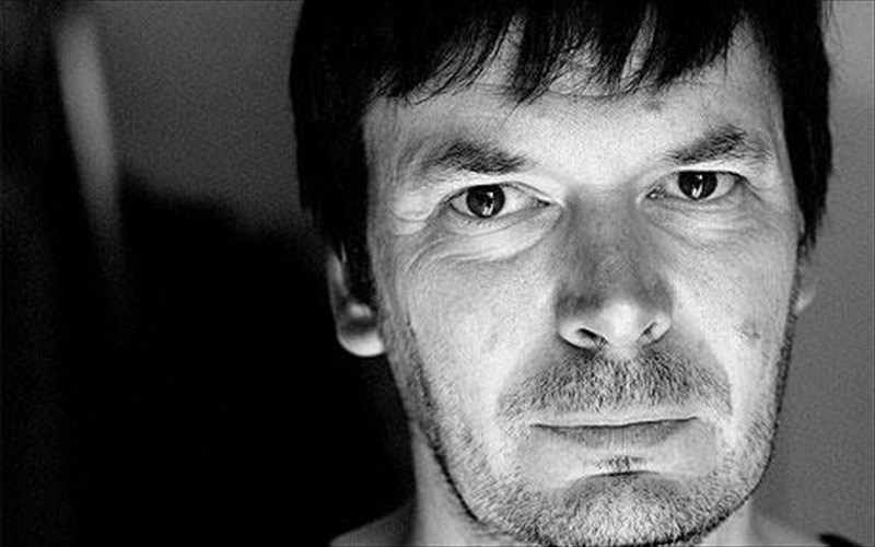 o-gnostos-suggrafeas-astunomikou-muthistorimatos-ian-rankin-sto-public