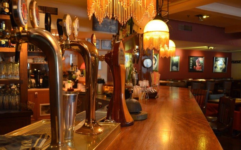 egalite-kafes-geuseis-kai-belakia-sto-steki-tou-perissou