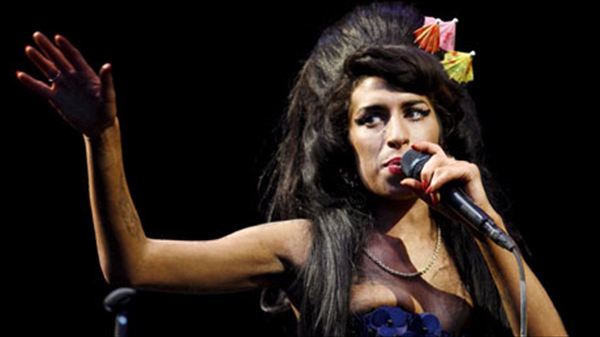 akurothike-i-sunaulia-tis-amy-winehouse-sunaulia-tis-amy-winehouse