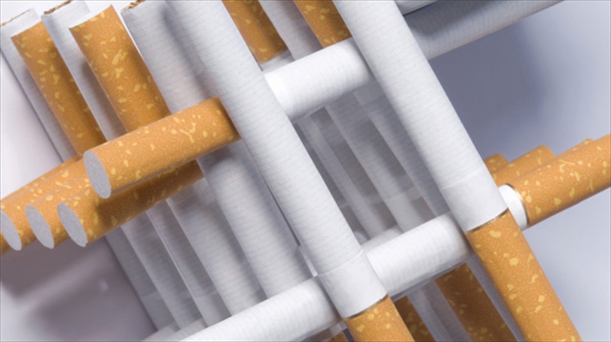 ena-biblio-gia-kapnizontes-kai-mi-kapnizontes