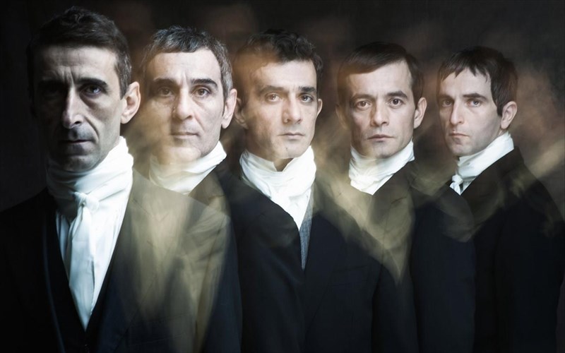 o-sosias-tou-ntostogiefski-me-ton-ari-serbetali-sto-theatro-roes