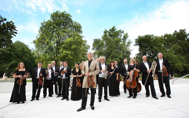 biennezika-bals-sti-xristougenniatiki-athina