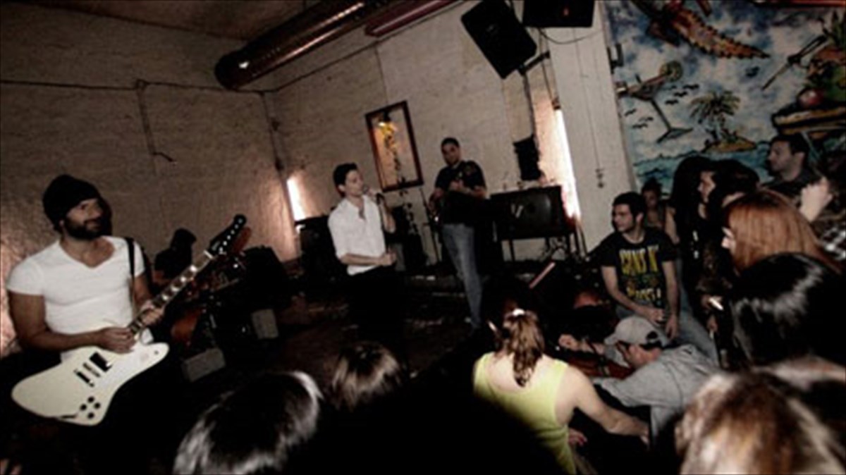 rok-aggelakia-sti-skini-tou-tora-k44