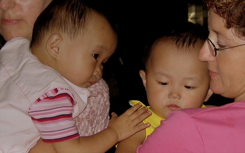 twin-sisters-mia-sugklonistiki-istoria-sto-galliko-institouto