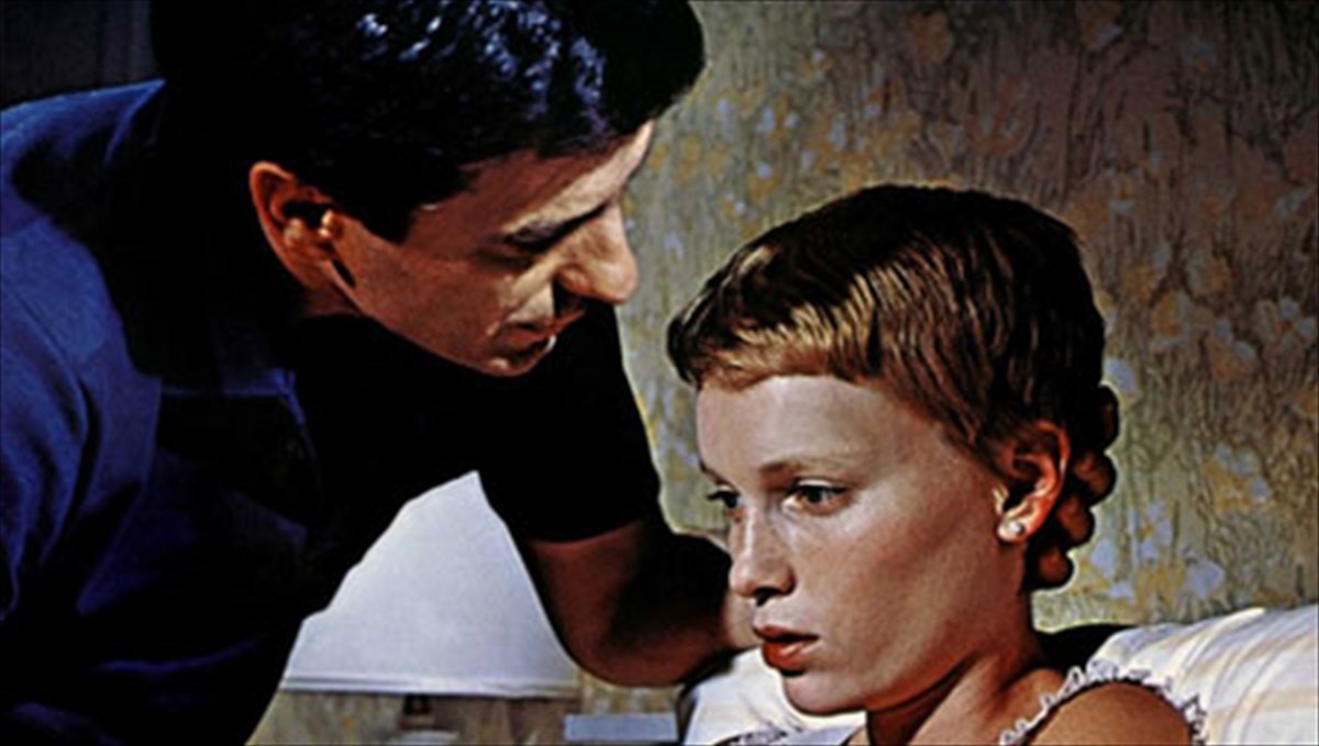 aneksitilos-tromos-me-to-moro-tis-rozmaru