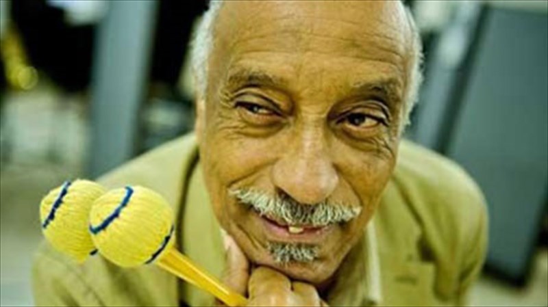 Jazz-mousikes-me-koinoniko-minuma-kai-fonto-to-irakleio