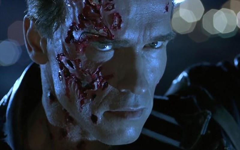 terminator-genisys-o-arnie-perimene-polu-kairo